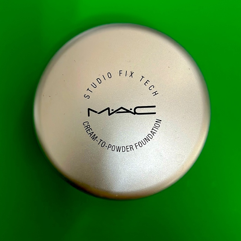 Gently used.  I attempted to use this twice.  It’s the wrong shade.